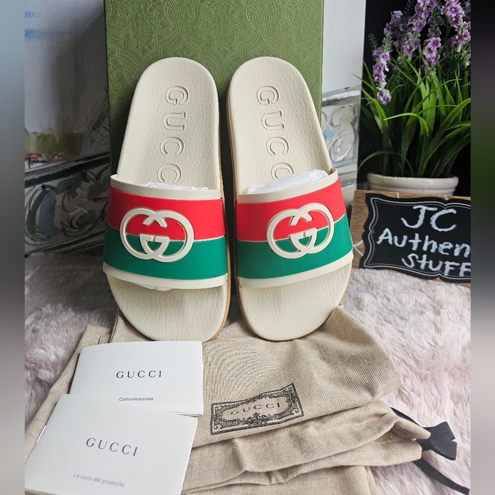 GUCCI woman's Interlocking G Logo Rubber Slides in size 8 and 9. Brand new
